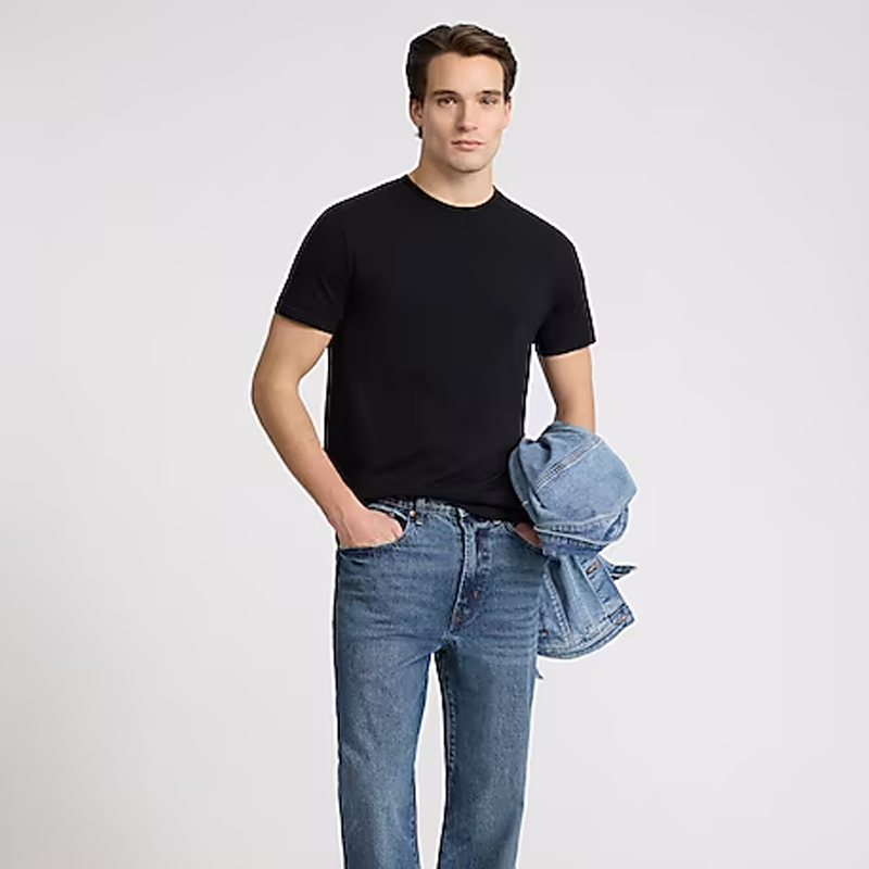 minimalist-staples-for-tech-professionals-tee