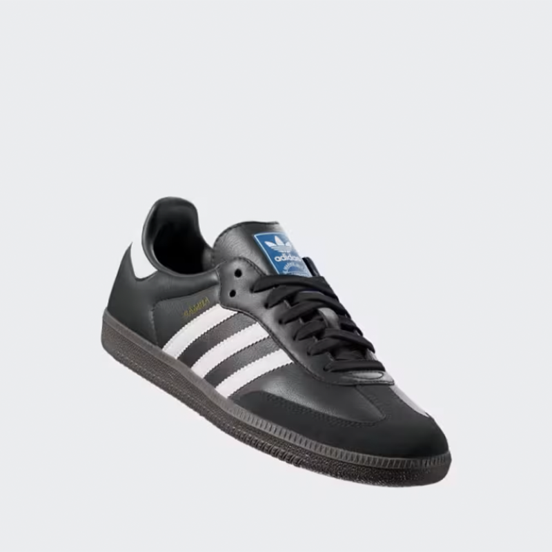 These Are the Only 2 Pairs of Shoes You Need for a 7-Day Trip -