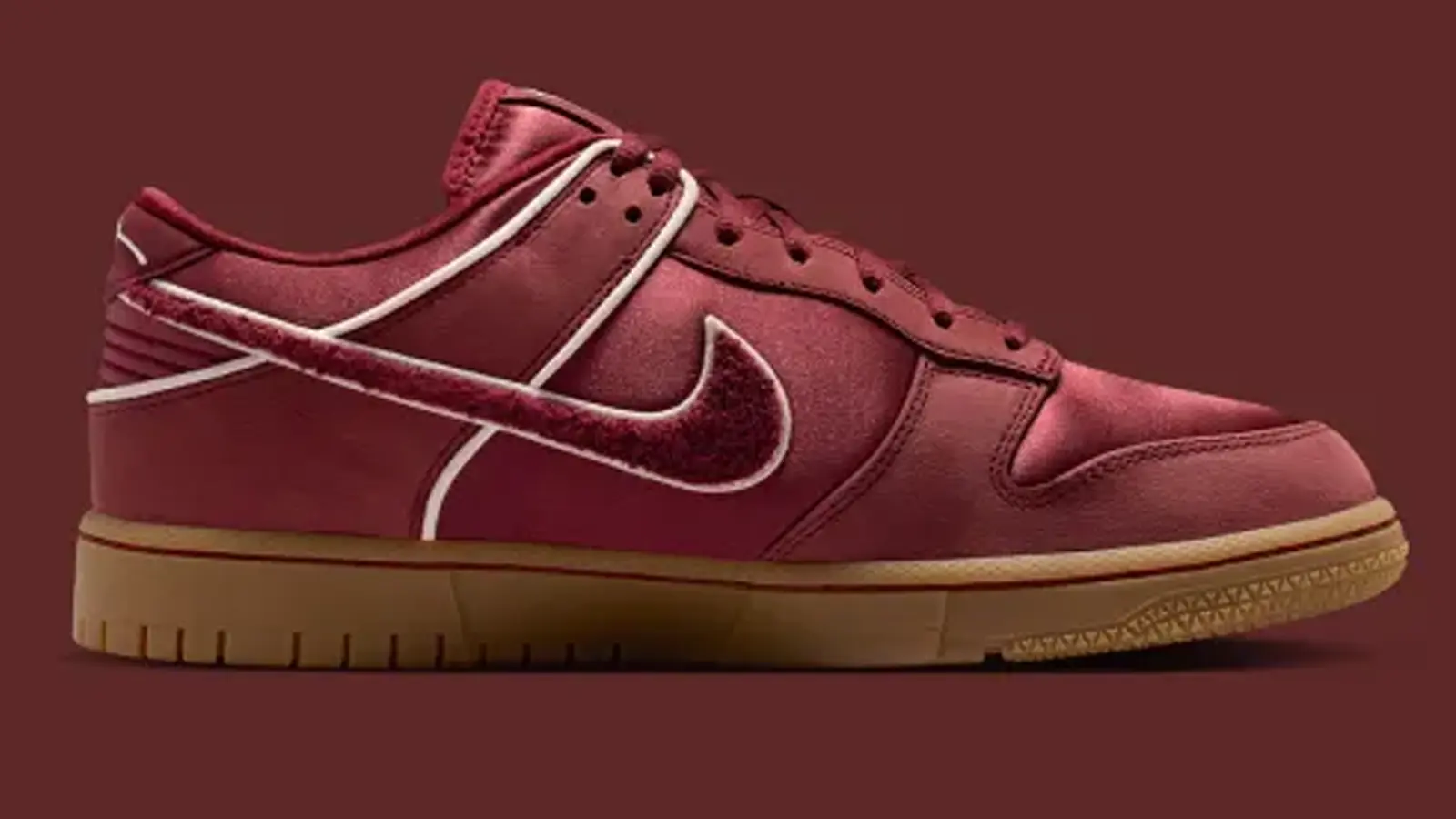 Inside the Kobe Bryant x Nike Dunk Low 'Lower Merion Aces' release. We break down the hardware, the SNKRS Reserve tech, and the 1996 history.