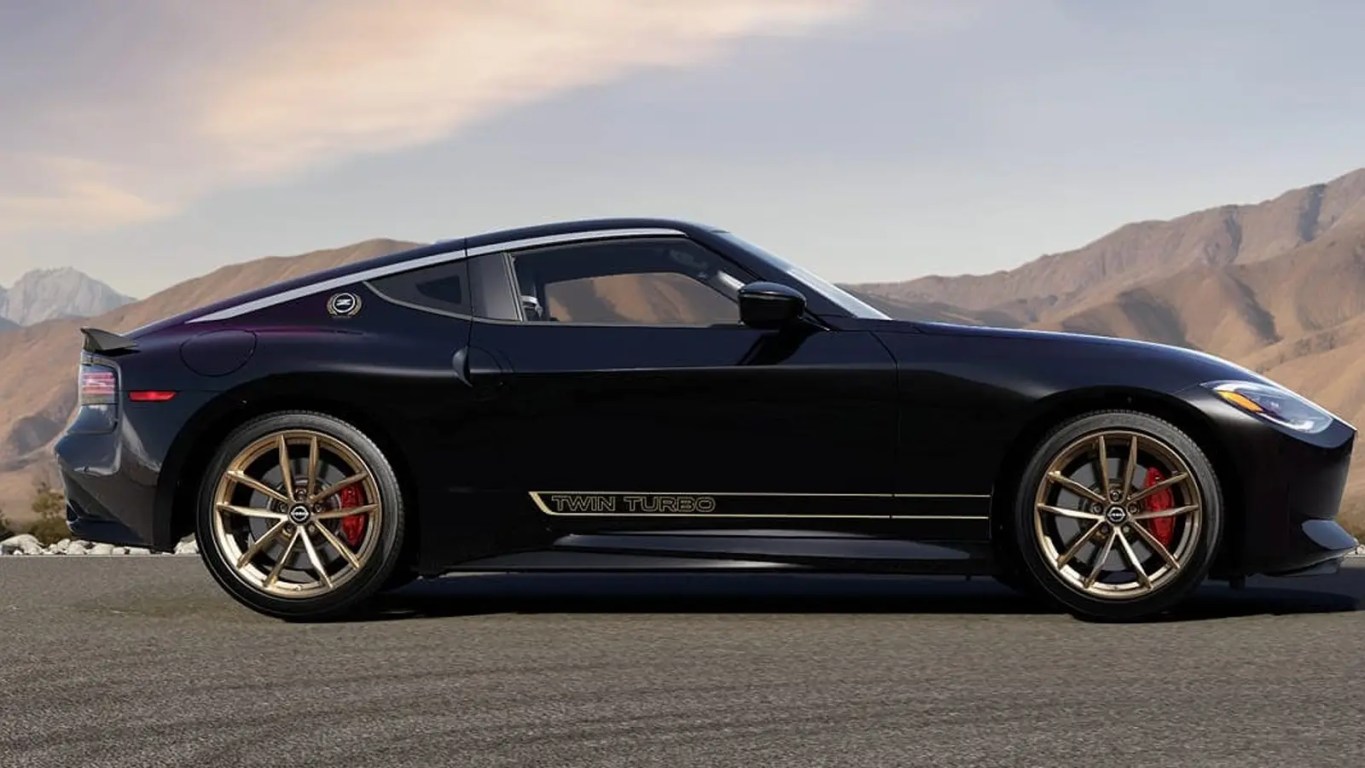 The 2026 Nissan Z Heritage Edition in iconic Midnight Purple, featuring 19-inch bronze RAYS forged-alloy wheels, a carbon-fiber rear spoiler, and retro-inspired ‘Twin Turbo’ side graphics as a tribute to the Z32 300ZX