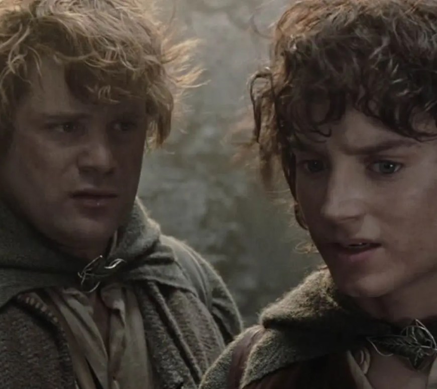 A screenshot of LOTR Two Towers (2002)