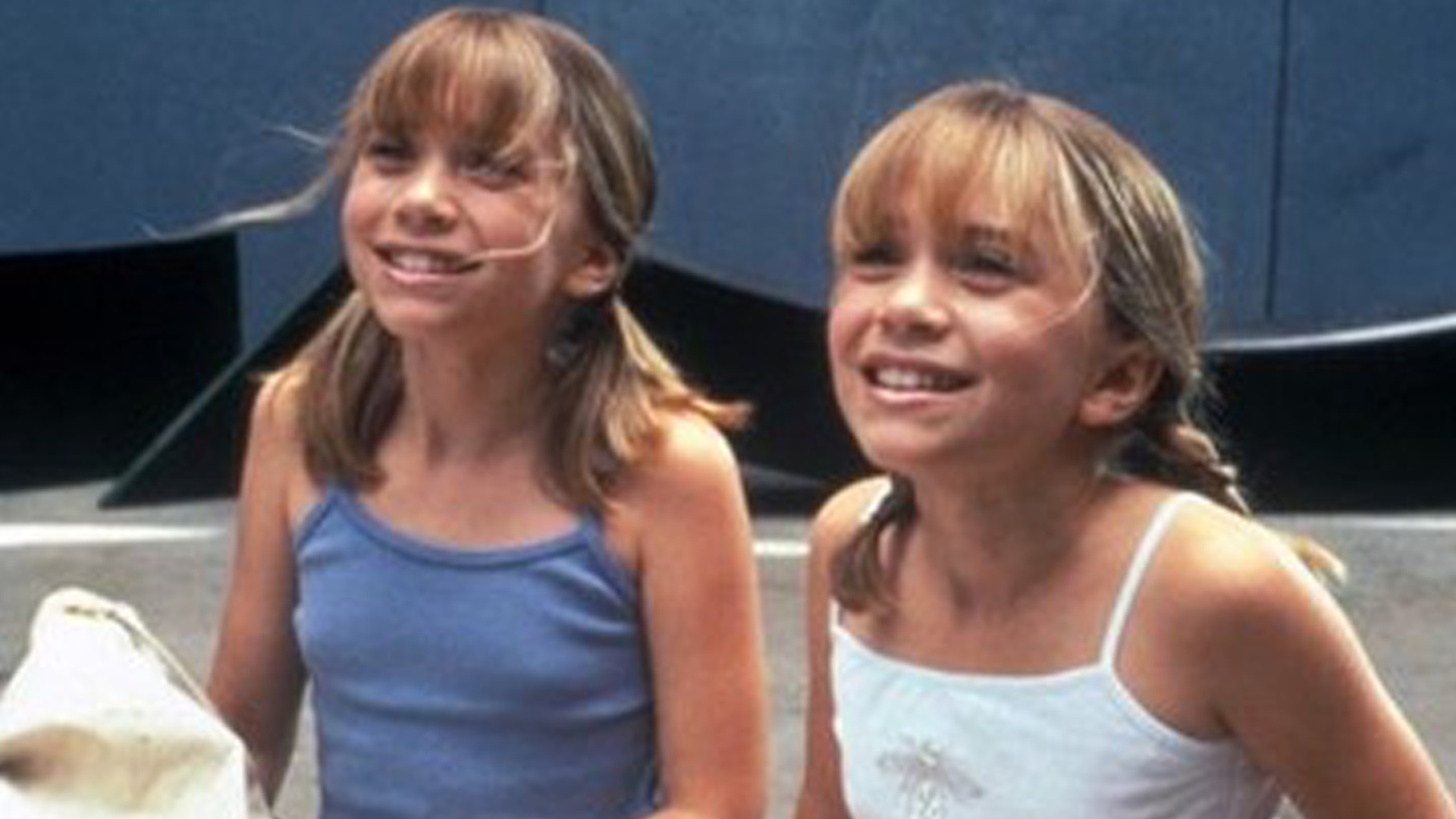 A still of Mary Kate and Ashley Olsen in Billboard Dad (1998)