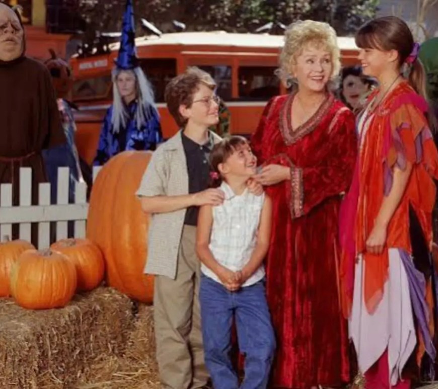 A still from Halloweentown High (1998)