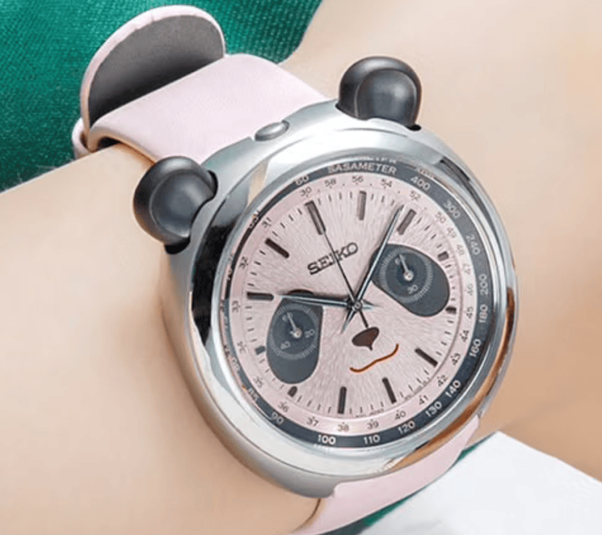A look at the panda chronograph Seiko