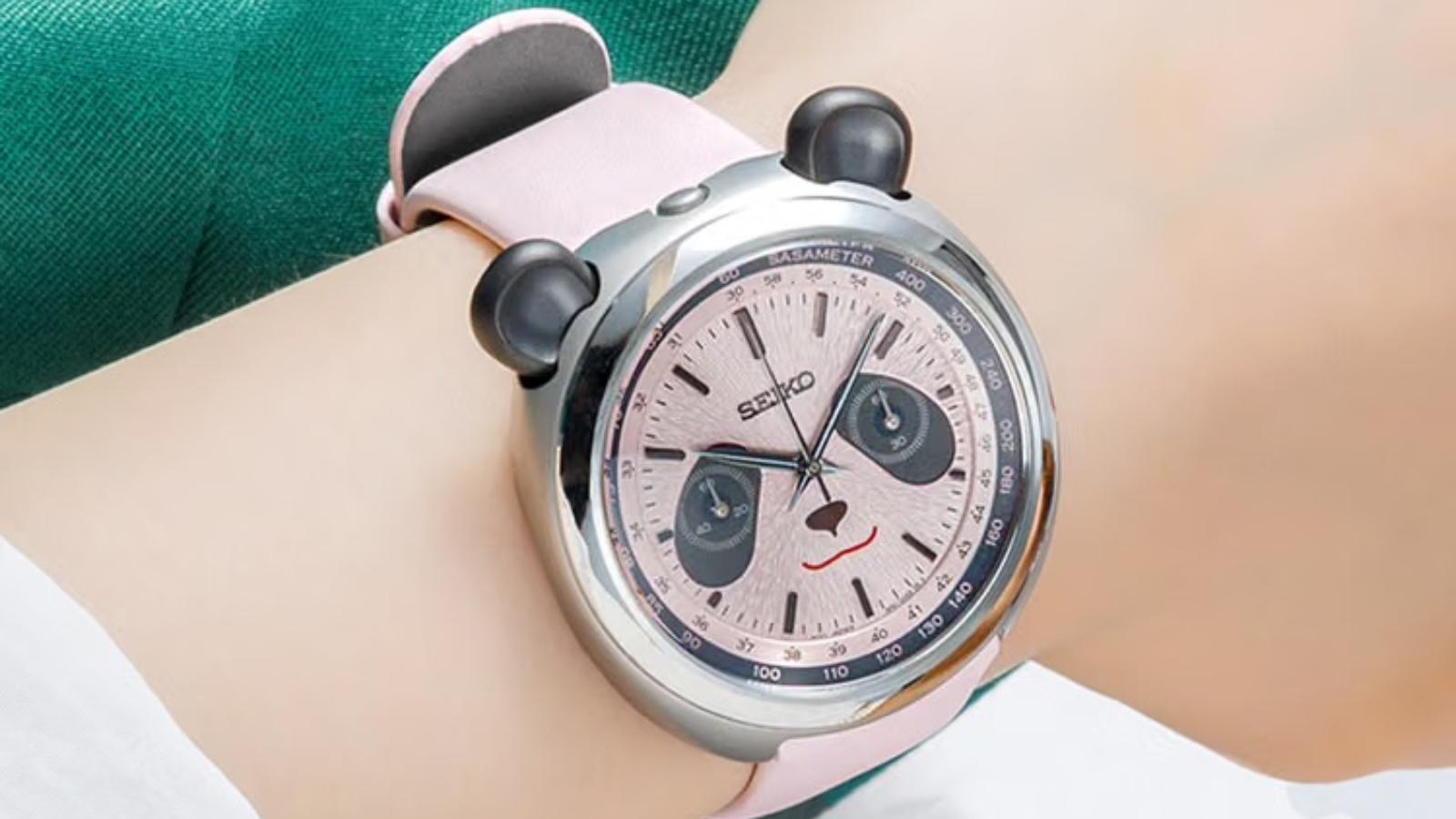 A look at the panda chronograph Seiko